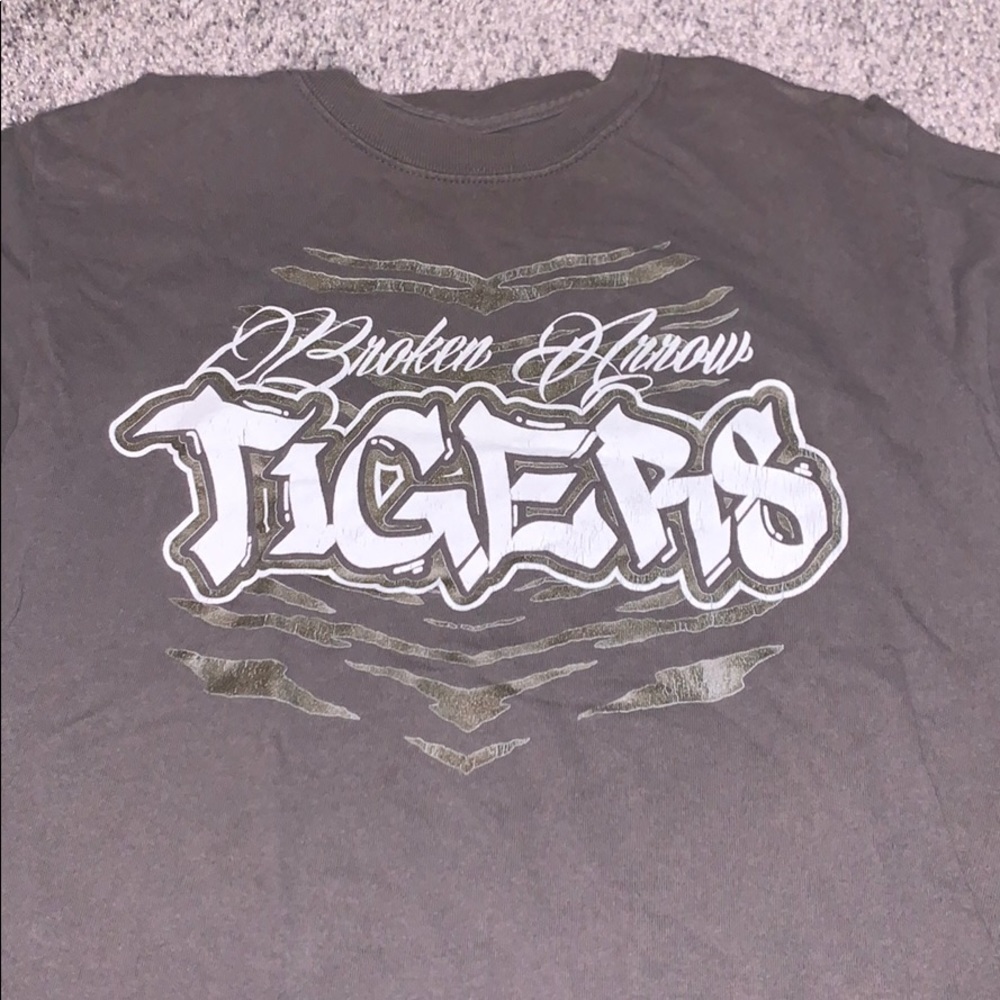BROKEN ARROW TEE